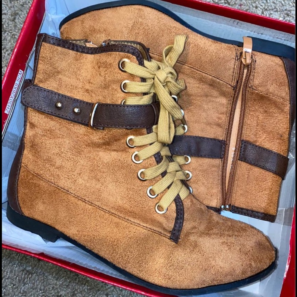 Size 9 womens suede ankle boots